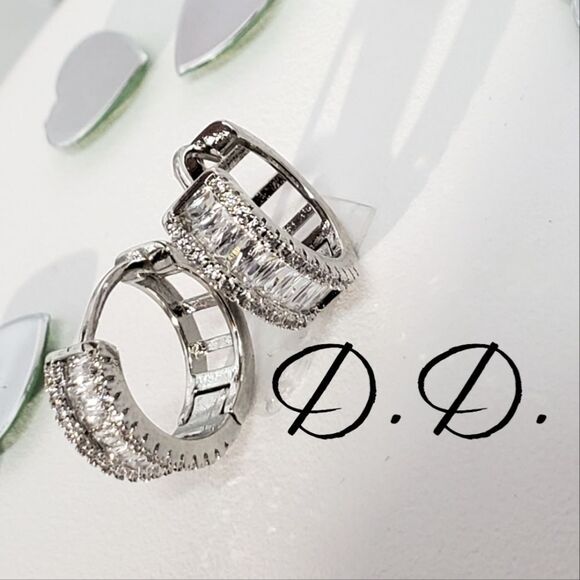 Clear White Asymmetrical & Clear White Baguette Diamond Earrings 925 Silver - Picture 6 of 8